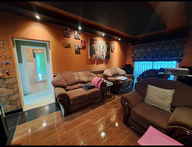 4 BEDROOM HOUSE FOR SALE IN ARCON PARK